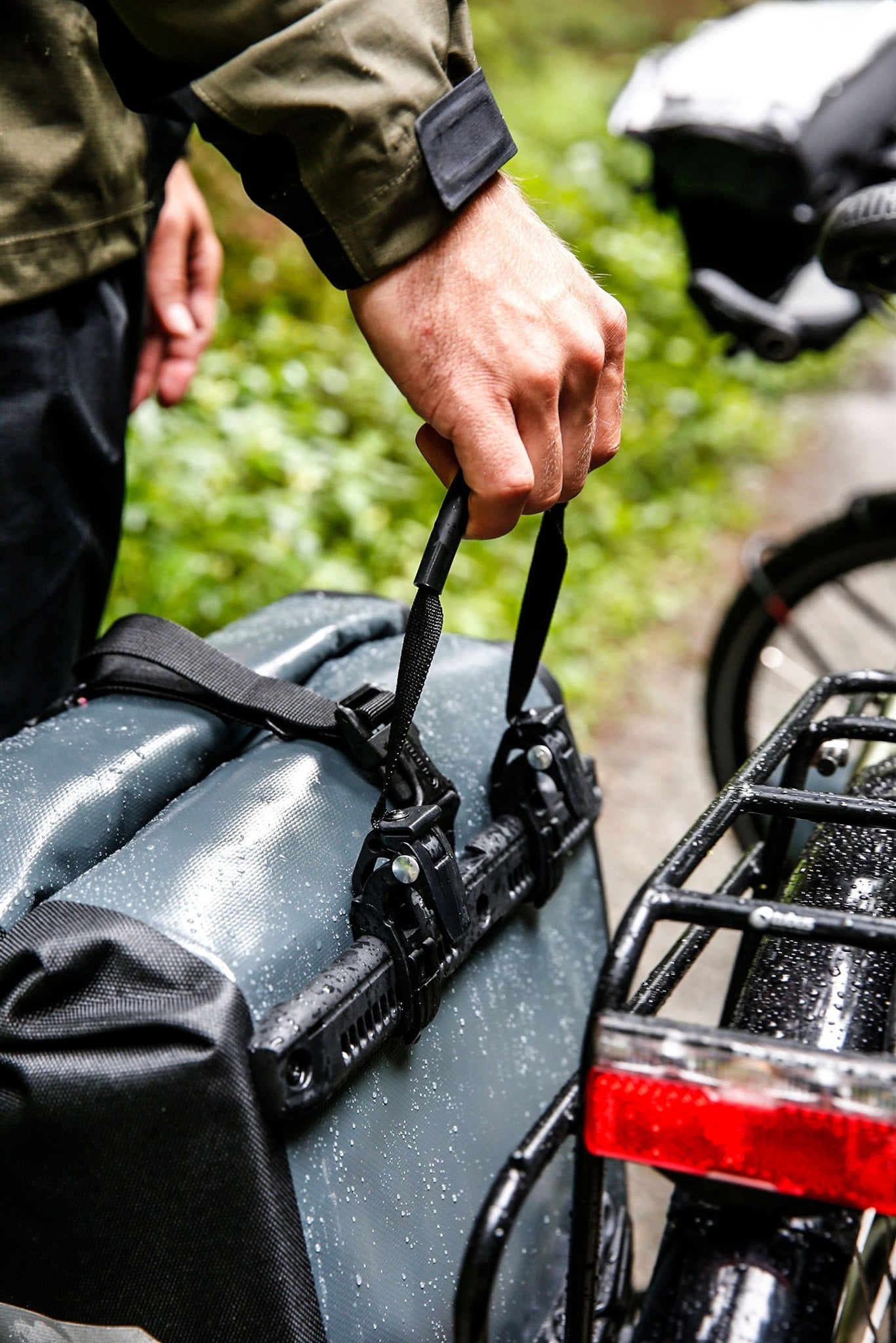 Sacoche de porte-bagages BackRoll | imperméable QL2.1 roll‑top Asphalt - black