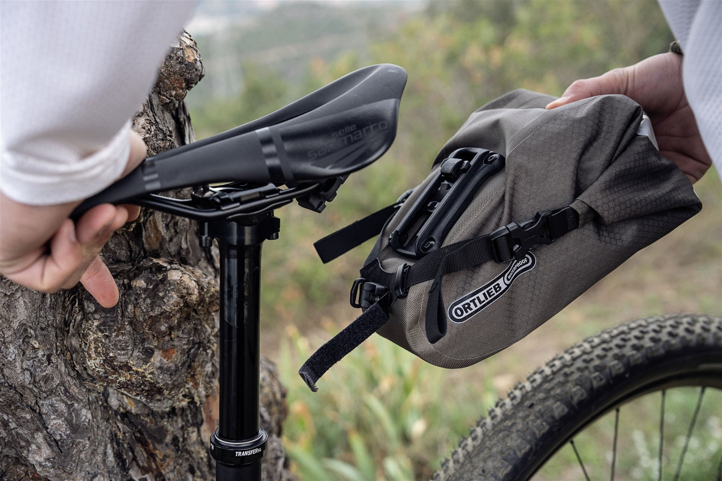 Sac de selle Saddle | imperméable roll‑top Black matt
