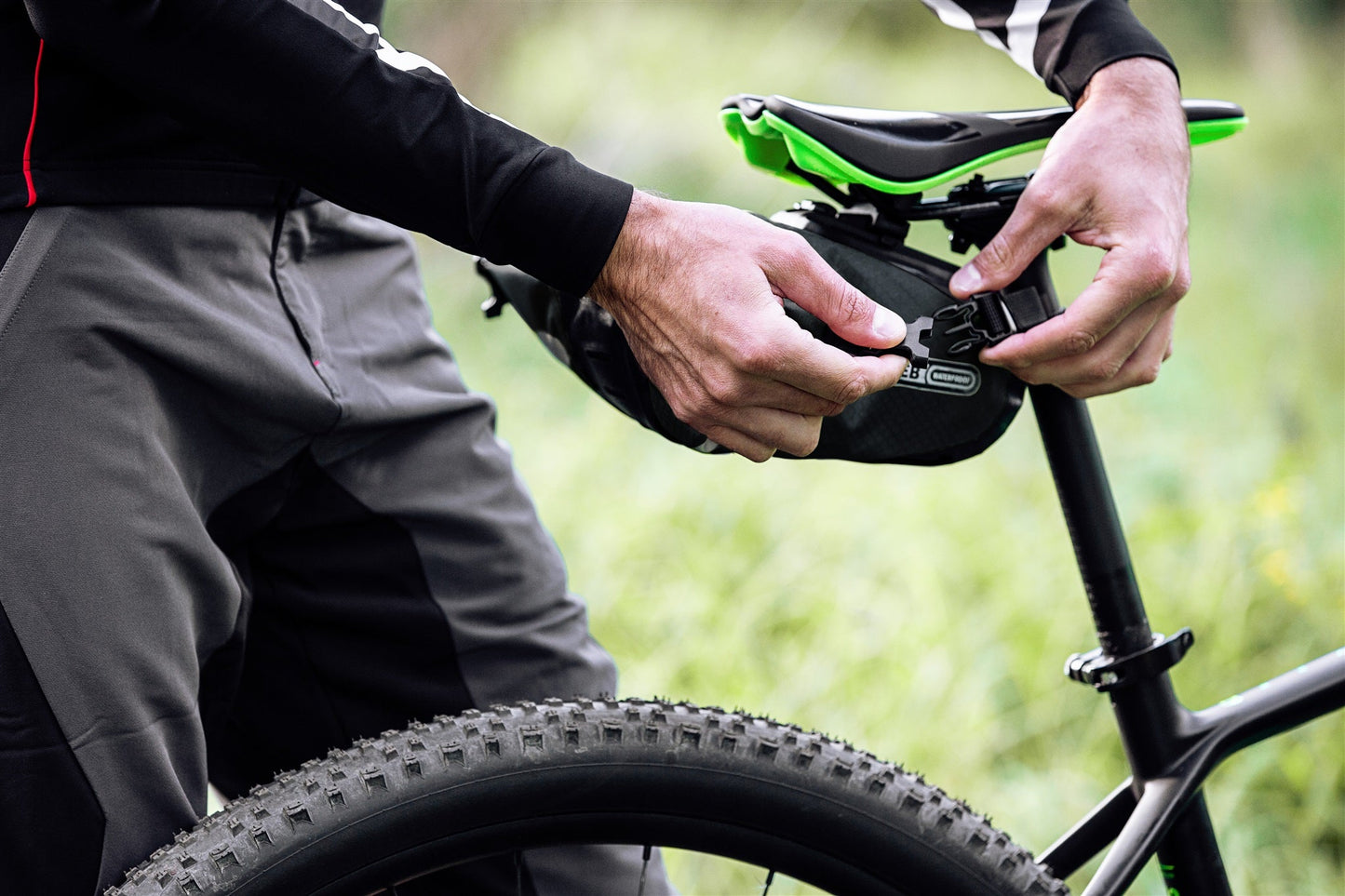 Sac de selle Saddle | imperméable roll‑top Black matt