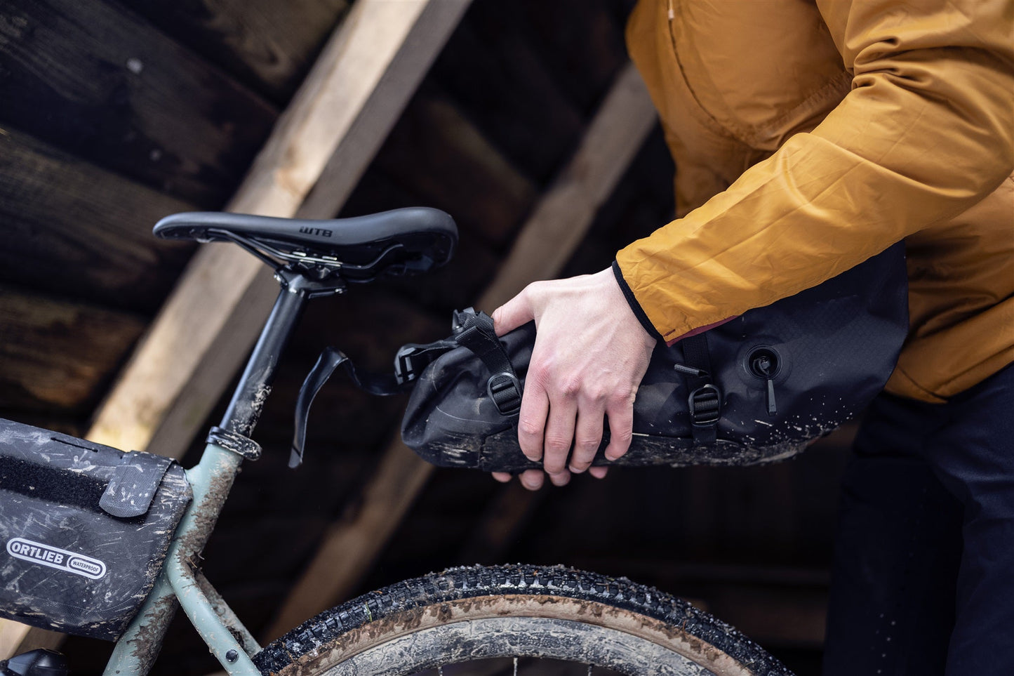 Sac de selle Sable foncé – SeatPack roll‑top