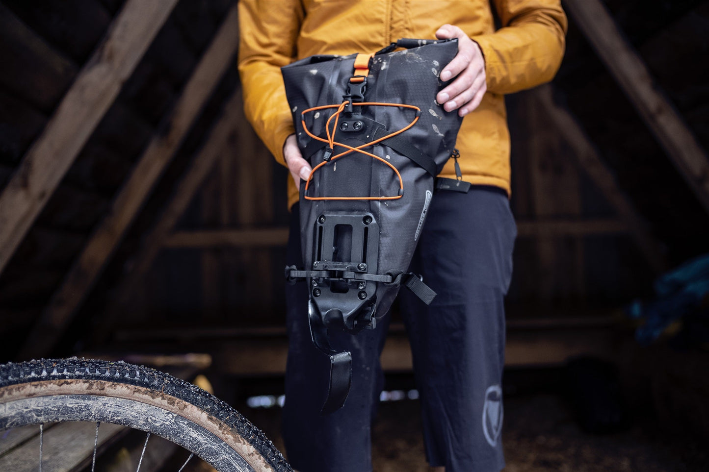 Sac de selle Sable foncé – SeatPack roll‑top