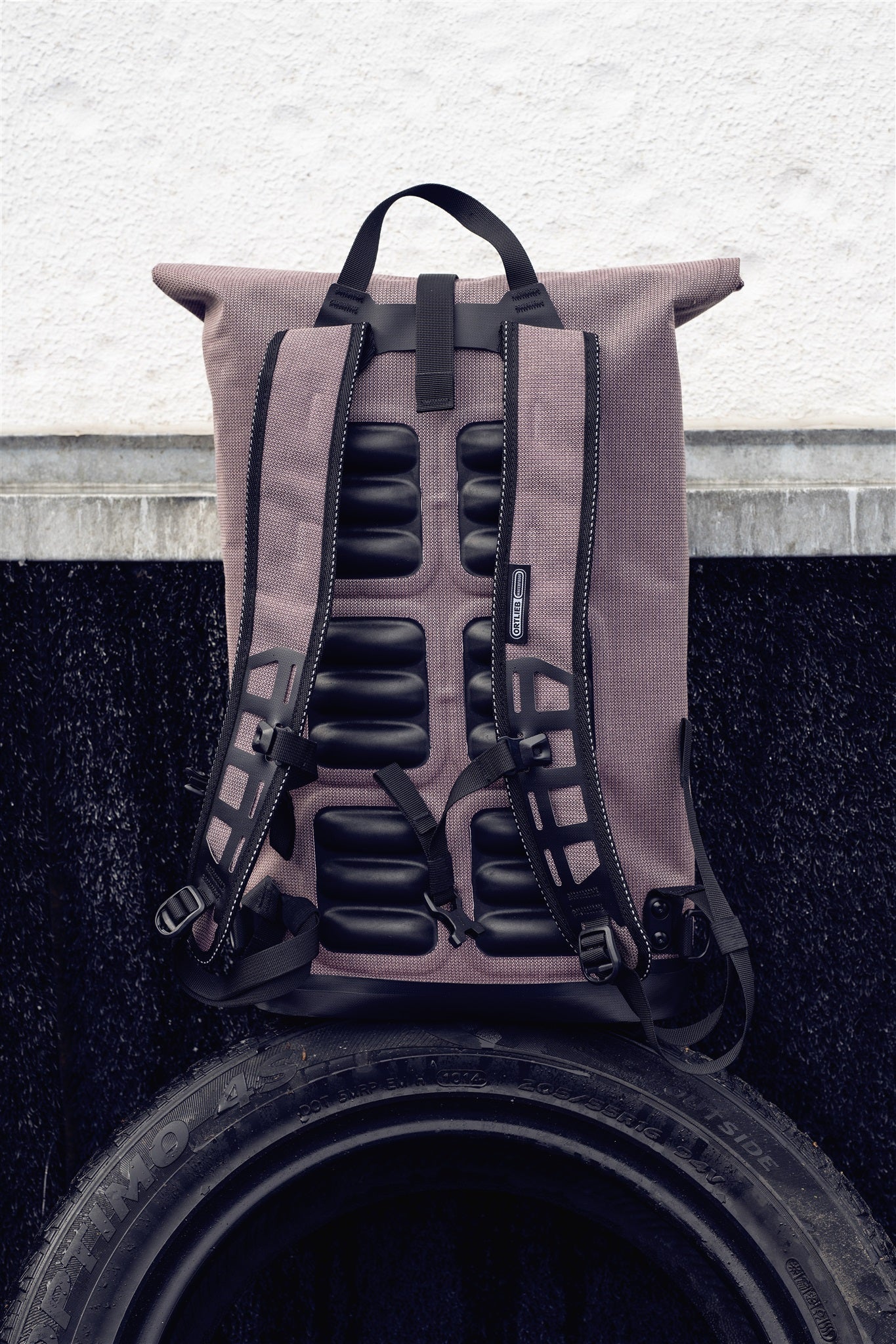 Édition imperméable roll‑top urbain Commuter Daypack – sac à dos Ash rose