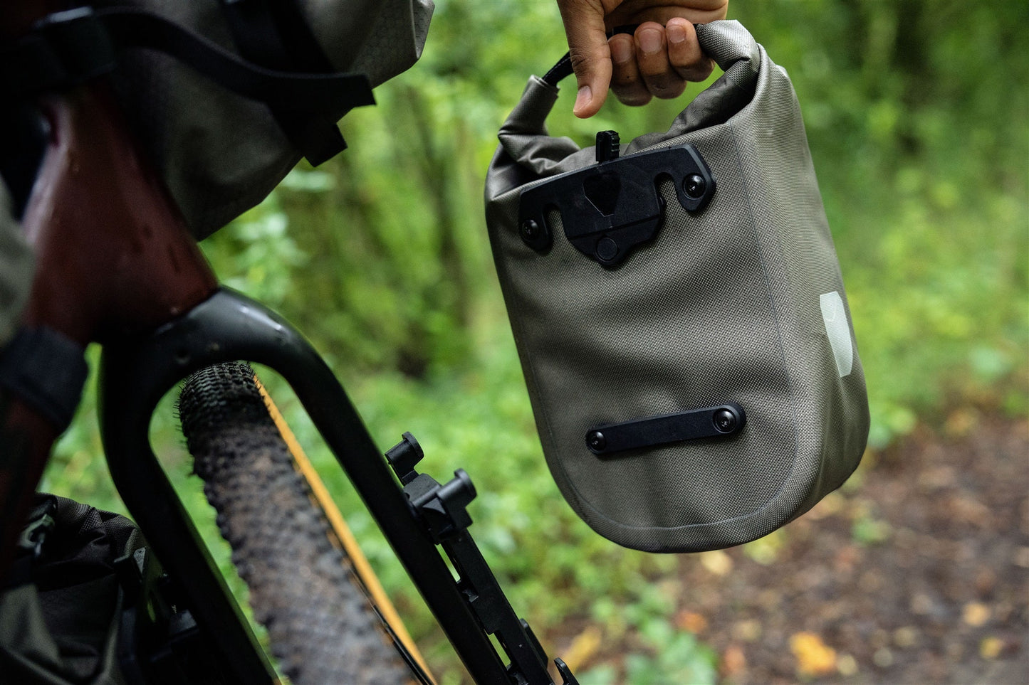 Fork – sacoche de porte-bagages roll‑top Sable foncé