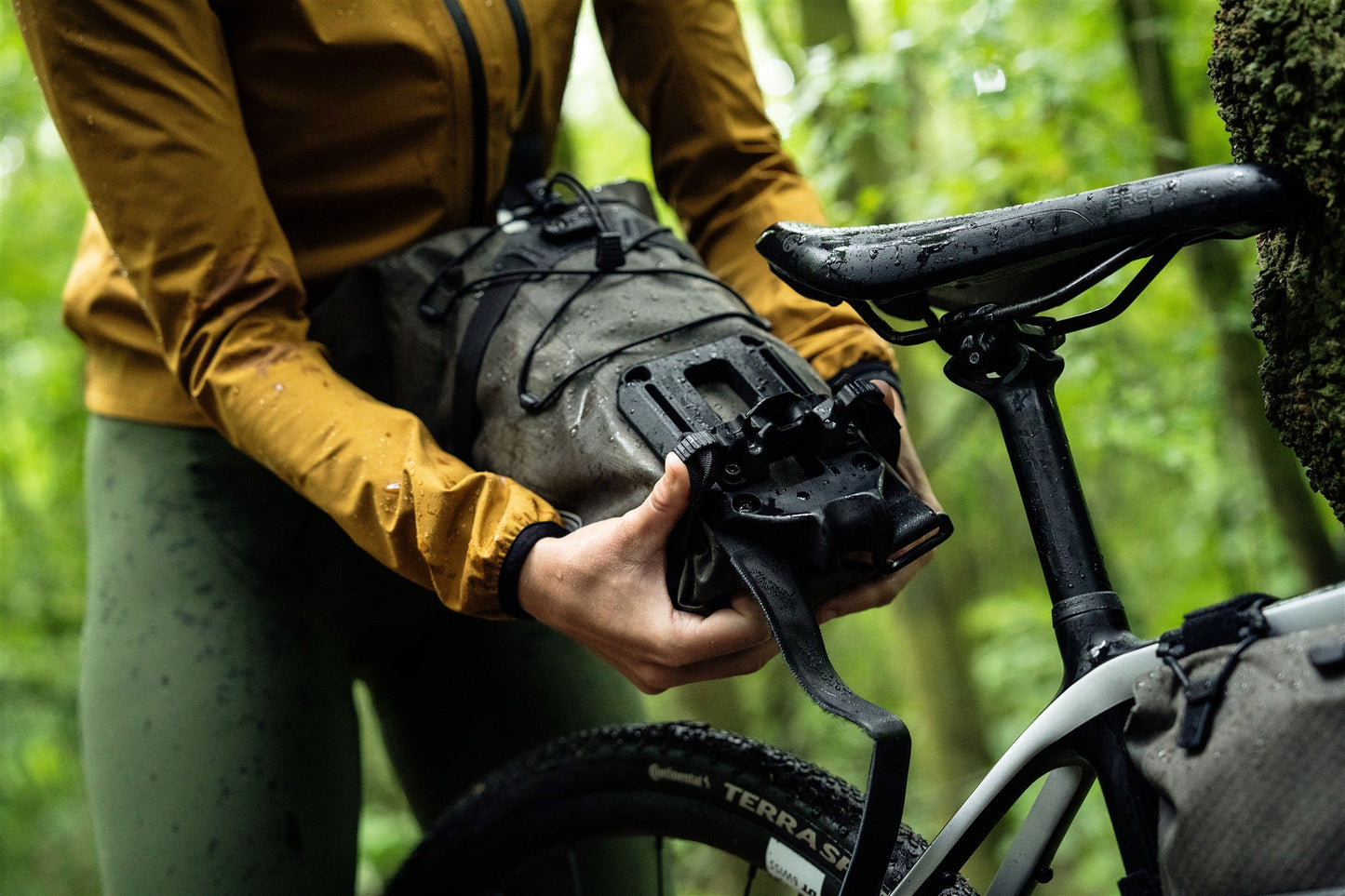 Sac de selle Sable foncé – SeatPack roll‑top