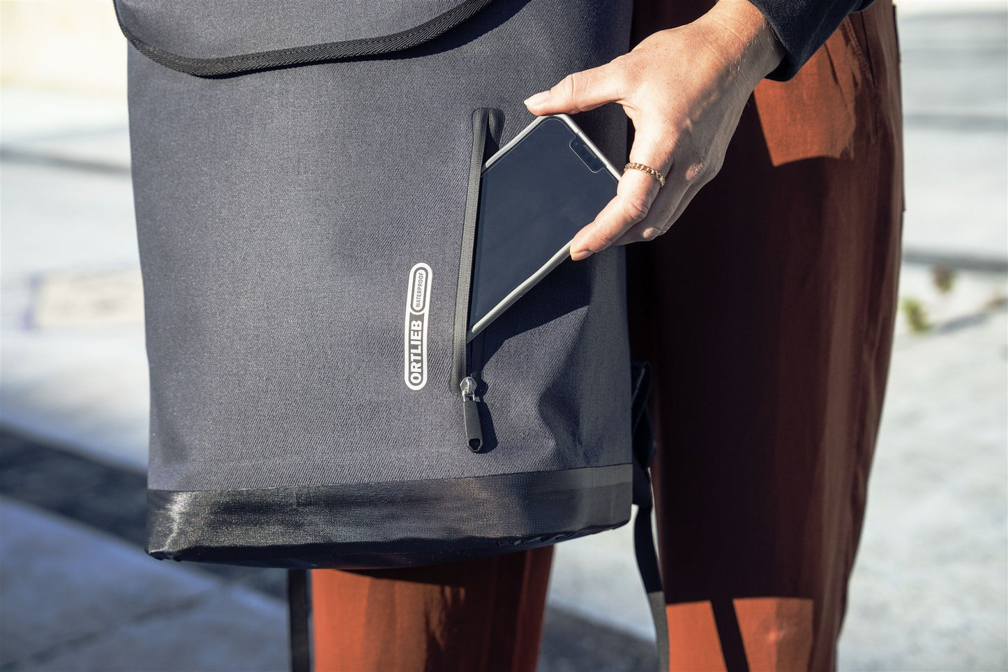 Soulo : sac à dos polyvalent – Sable foncé